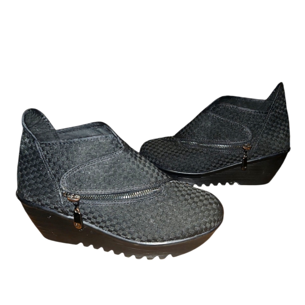 bernie mev. Charcoal Woven Wedges